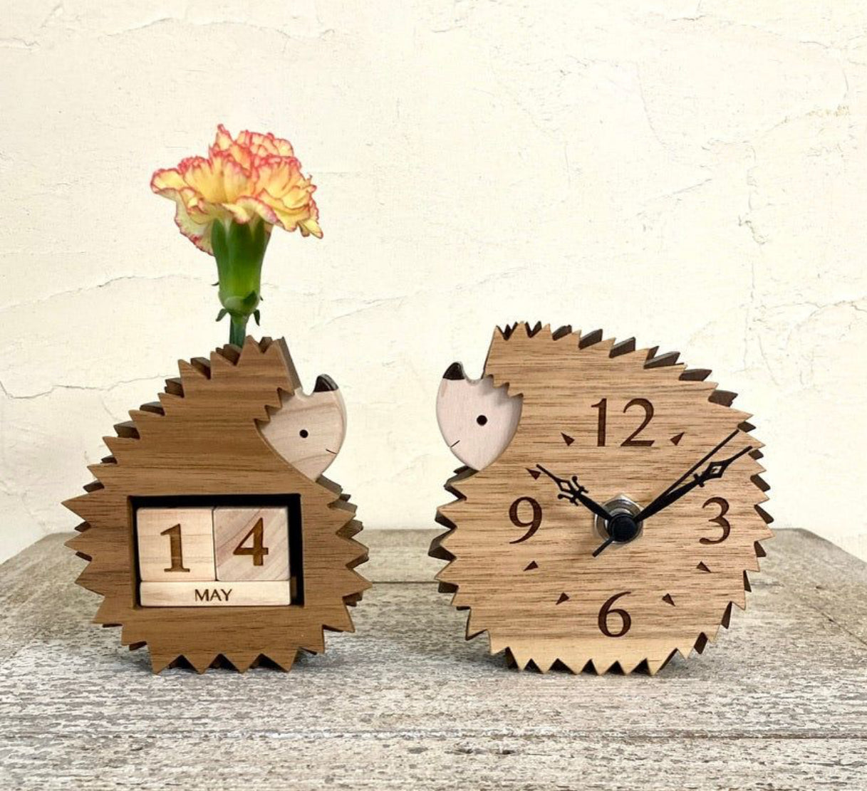 Hedgehog Clock Wood (Walnut)