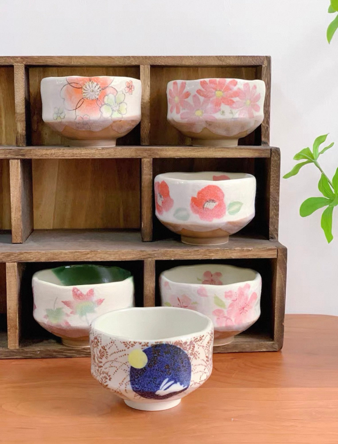 Hatsuichi Small Mino ware Bowl Scarlet Tsubaki