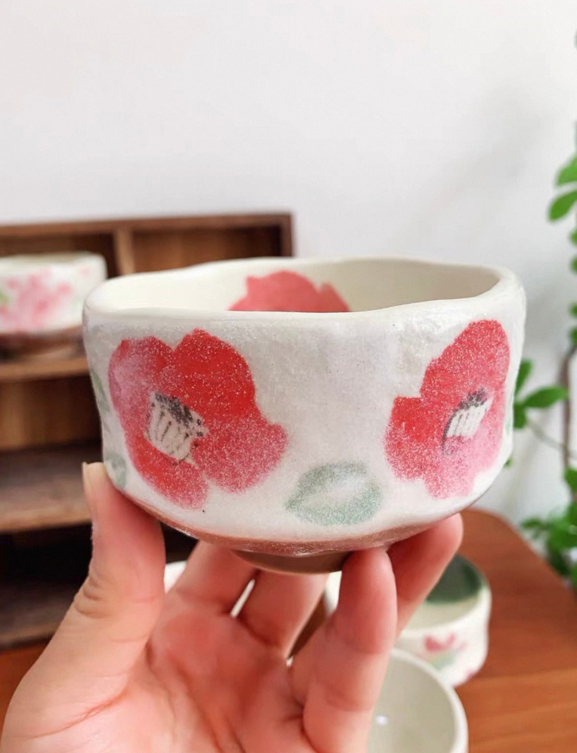 Hatsuichi Small Mino ware Bowl Scarlet Tsubaki