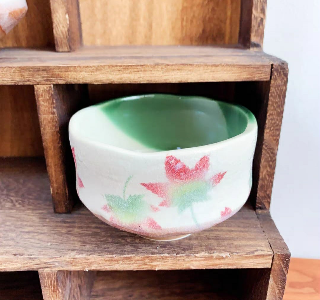 Hatsuichi Small Mino ware Bowl Seasonal Maple Leaves